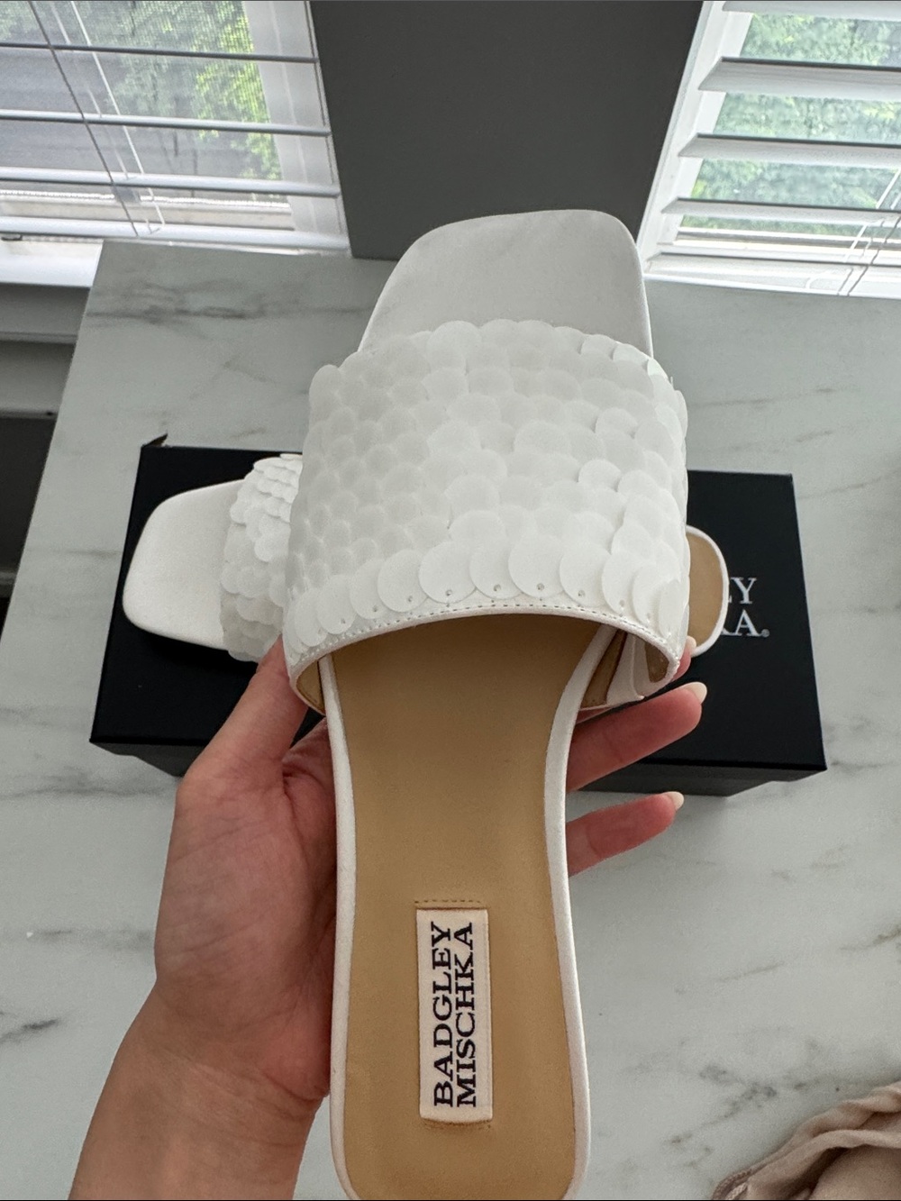 Badgley Mischka Wini White Sequin Sandals Size 7 - Picture 3 of 4